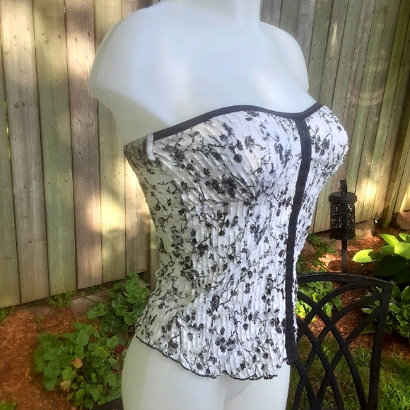Size Xs le chateau lace floral faux corset - Picture 3 of 15